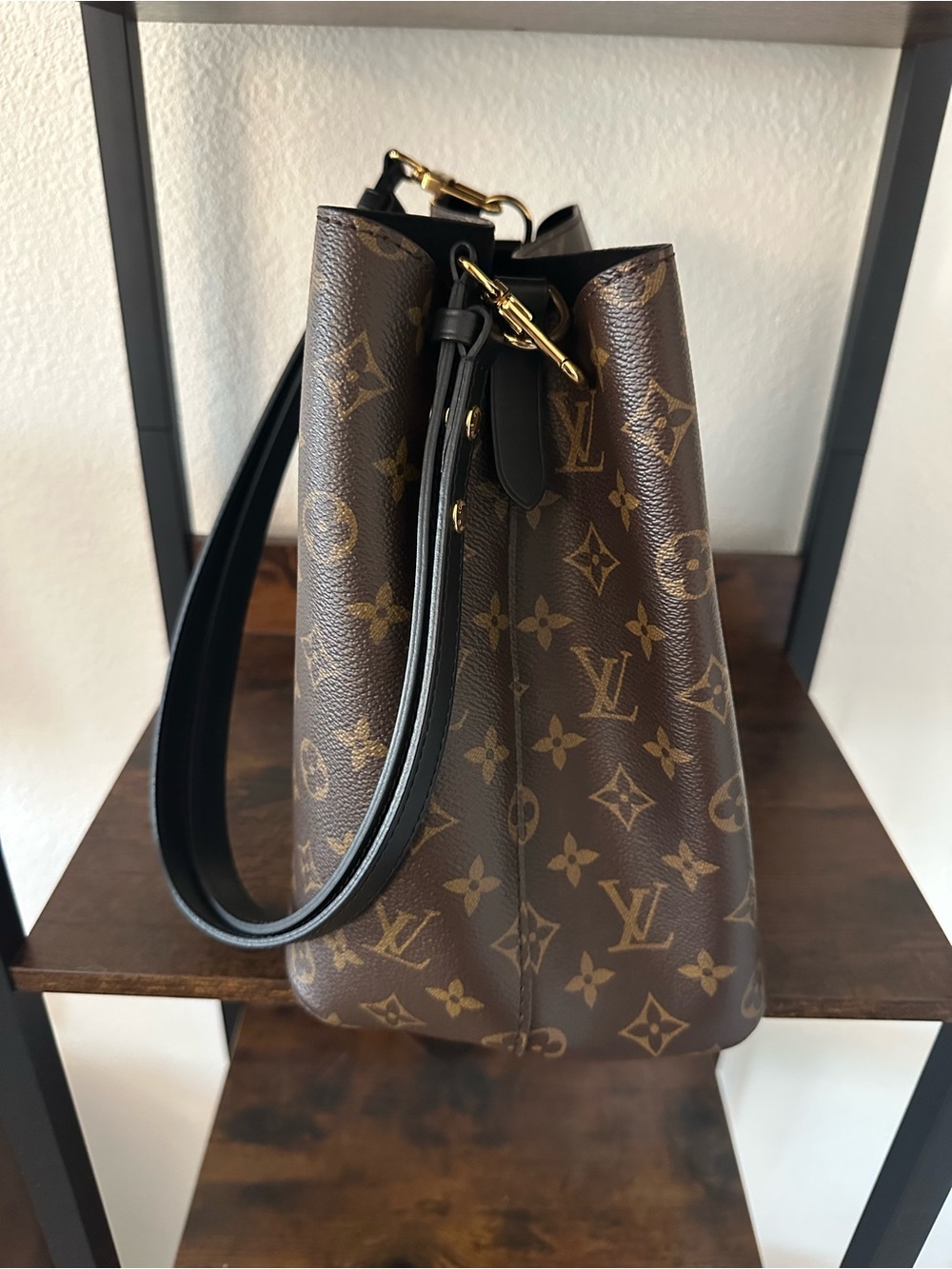 Louis Vuitton Brown Monogram Neo Noe Bucket Shoulder Bag with Black Strap - Picture 2 of 4